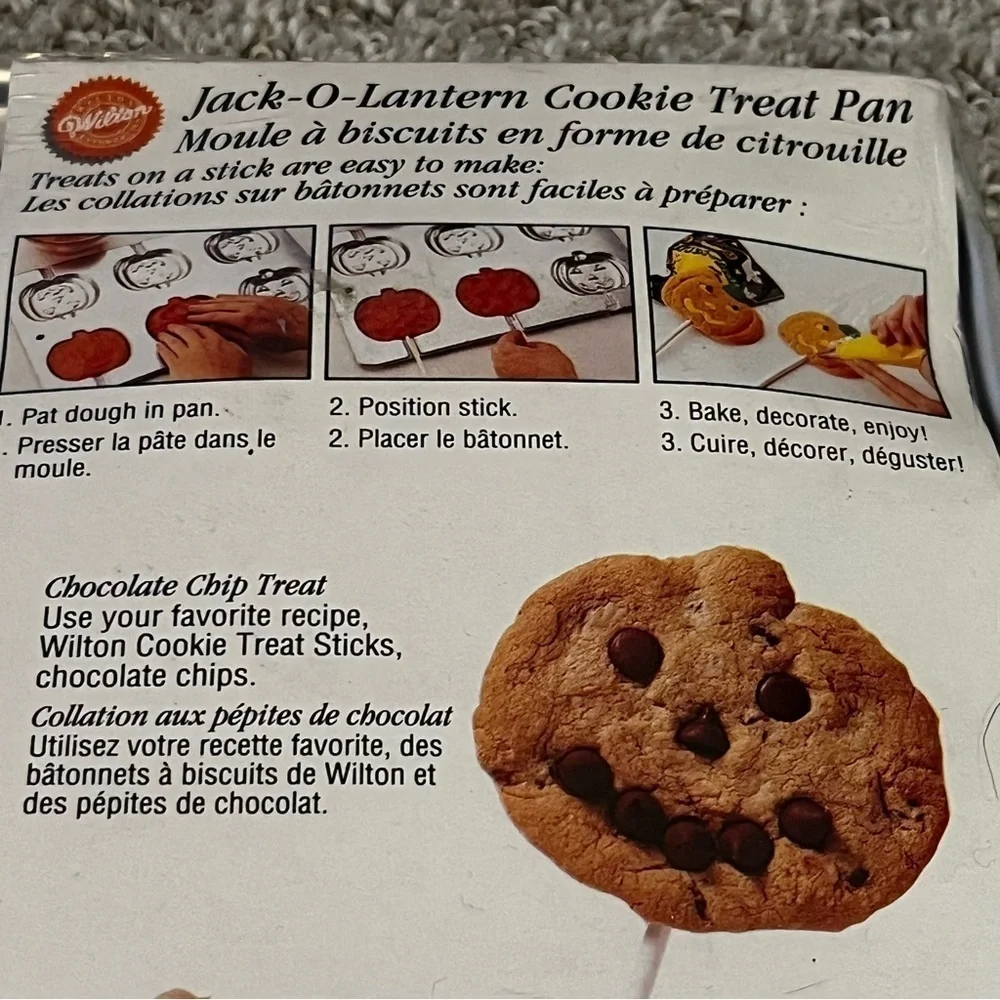 Wilton Halloween Jack-O-Lantern Cookie Treat Pan Pumpkin NEW Vintage 3D Cake Pan